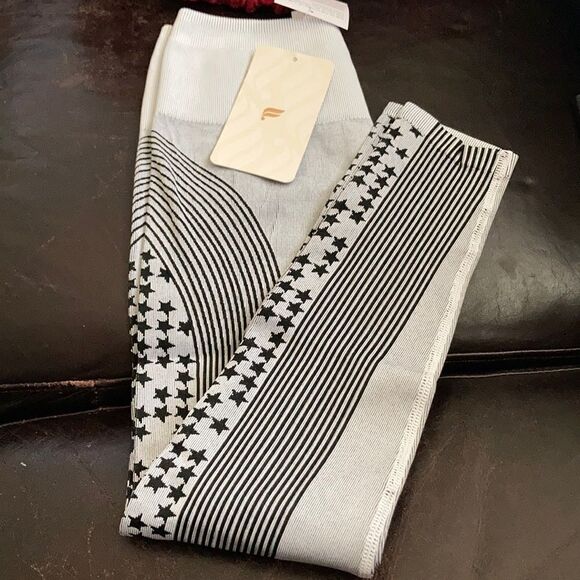 Fabletics High Waisted Seamless Star Capril - Picture 4 of 5